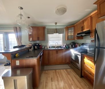 44 Lovell Lane – BEAUTIFUL HERRING COVE 3 BR 2.5 BATH AVAILABLE DEC 1 - Photo 5