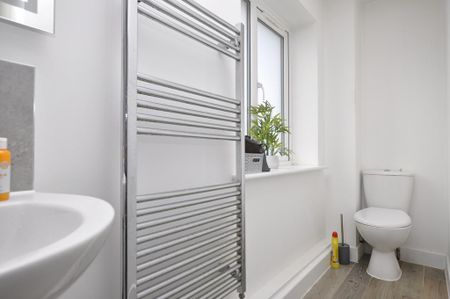 3 bedroom end of terrace house to rent - Photo 3