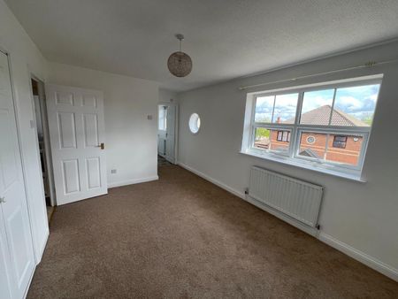 4 Bed House - Detached - Photo 5