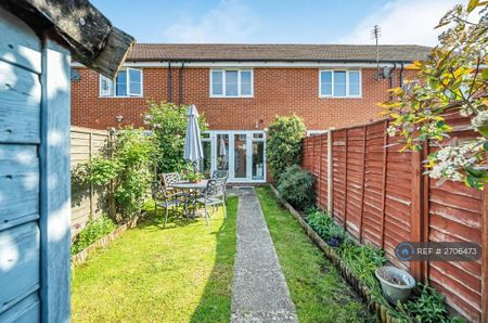 2 bedroom terraced house to rent - Photo 2