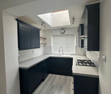 3 bedroom semi-detached house to rent - Photo 6