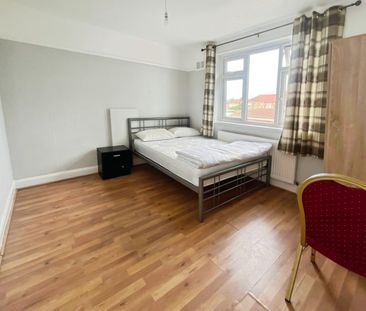 4 bedroom House To Let Total Size: 1066 SQ FT - Photo 3