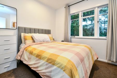 Great Location & Double Garage! - Photo 4