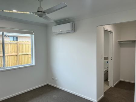 3 Kashmir Cct, Greenbank QLD 4124 - House For Rent | Domain - Photo 2