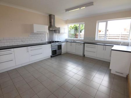 5 bedroom detached house to rent - Photo 3