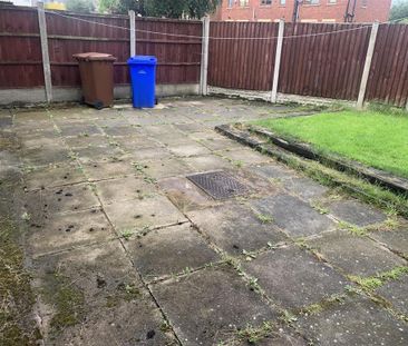 3 bedroom end of terrace house to rent - Photo 4