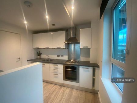 2 bedroom penthouse to rent - Photo 5