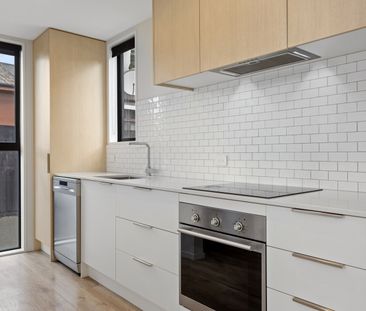 Modern Two-bedroom Townhouse with One Off Street Car Park in Adding... - Photo 5