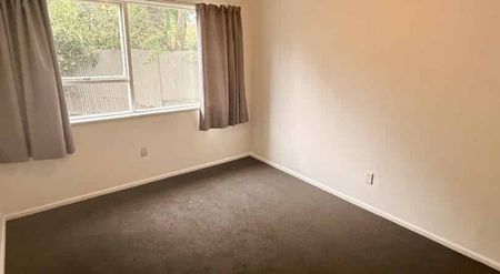 Recently Renovated Family Friendly 3 Bedroom Home - Photo 3