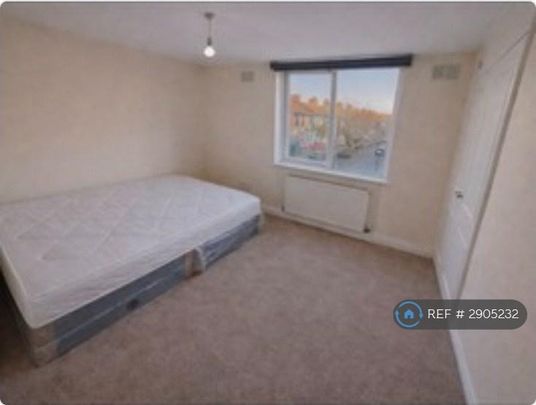 3 bedroom flat to rent - Photo 1