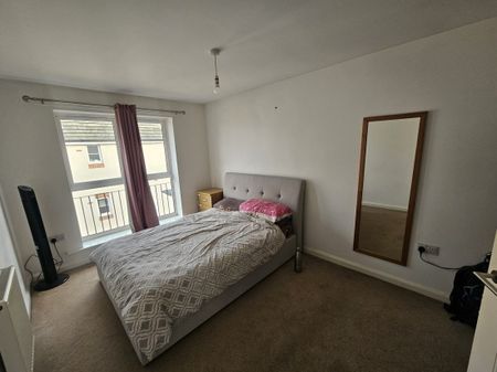 Peterborough - Photo 2