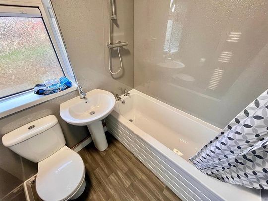 3 bedroom terraced house to rent - Photo 1