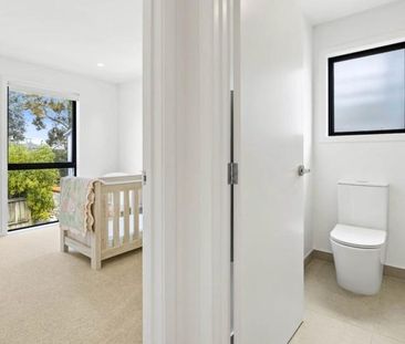 Modern home in prime location! - Photo 1