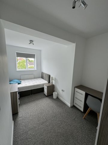 5 Bed Terraced House, Stanley Crescent, BS34 - Photo 4