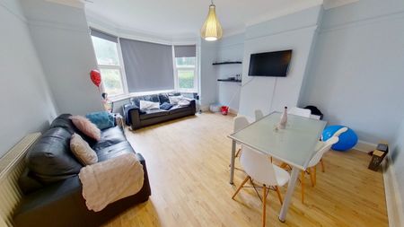 St Michaels Lane, Headingley - Photo 2