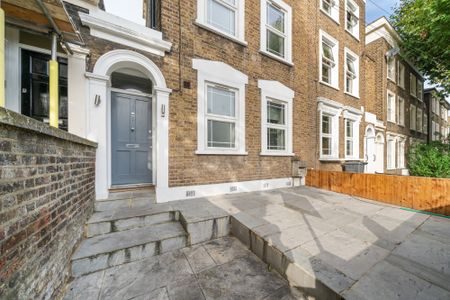 6 bedroom mid-terrace to rent 22 Amersham Road, New Cross - Photo 2