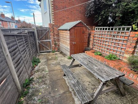 4 Bed Terraced House, Cardigan Gardens, RG1 - Photo 5