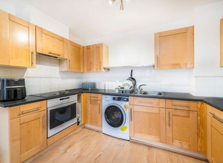 Sheerness Mews Canary Wharf, E16 - Photo 5