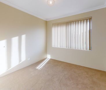 Spacious Family Home in Brighton - Photo 4