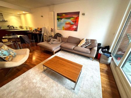 Fantastic Fully Furnished One Double Bedroom Apartment with ALLOCATED PARKING in the heart of Manchester's Spinningfields district. - Photo 3