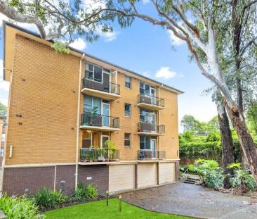 Convenient Two-Bedroom Apartment in Prime Eastwood Location - Photo 4