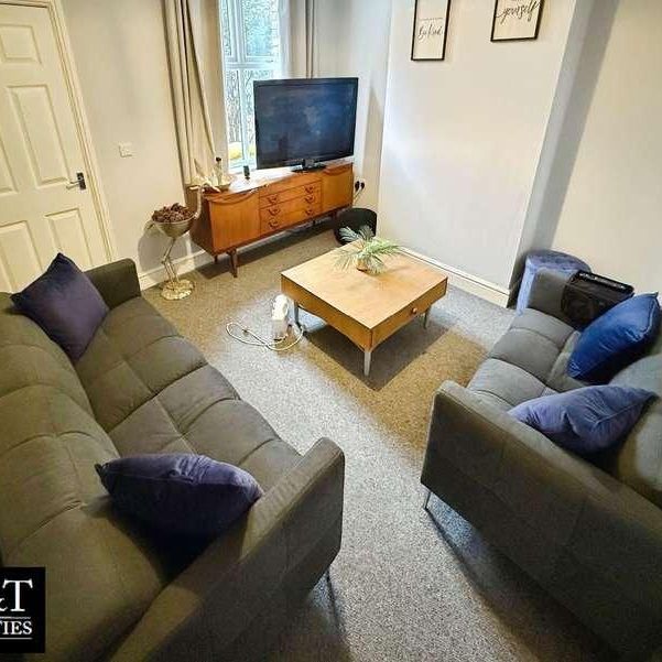 Bromford Lane, West Bromwich, B70 - Photo 1