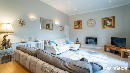 3 bedroom end of terrace house to rent - Photo 2