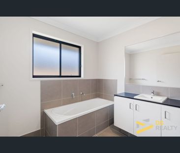 4 Raven Court, Park Ridge, Qld 4125 - Photo 2