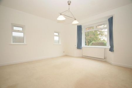 4 bedroom detached house to rent - Photo 2