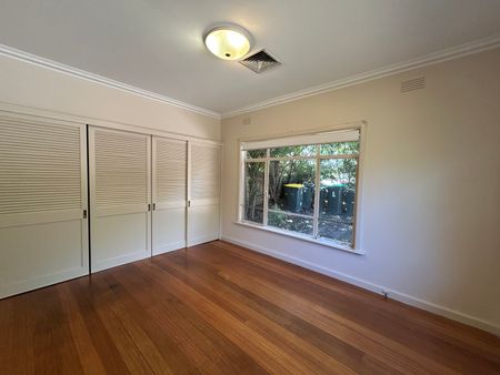 625 Elgar Rd, Mont Albert North VIC 3129 - House For Rent | Domain - Photo 2