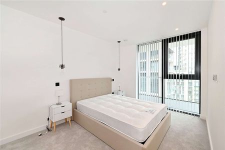 Available now and new to the market this stunning three bedroom two bathroom apartment located in London Dock. - Photo 2