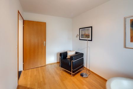 Quiet 3-room apartment with winter-garden and balcony - Photo 3