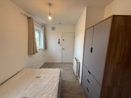 1 bedroom in a house share to rent - Photo 4