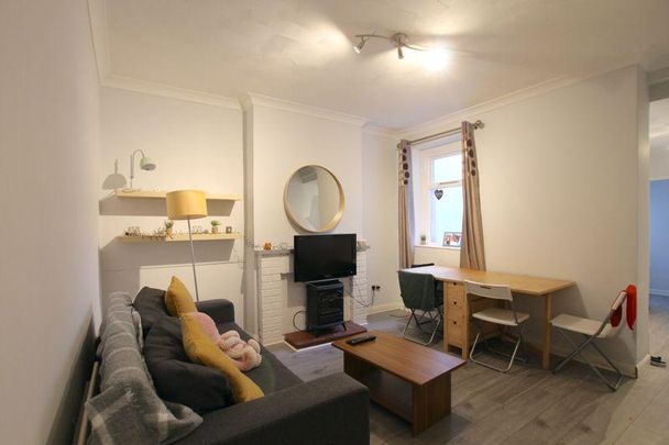 4 bedroom terraced house to rent - Photo 1