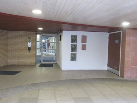 ** Apply on line ** 1 Bed Flat,City Living Scheme, Henllys, Wind Street. - Photo 5