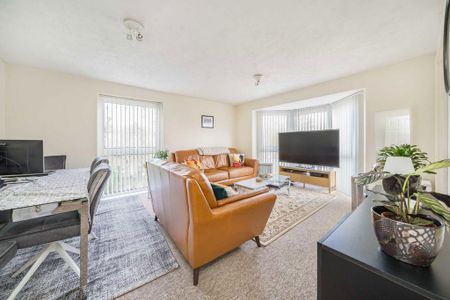 2 bedroom flat to rent - Photo 2