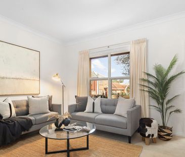 "Olive Row" - Spacious Three Bedroom Townhouse - Rear lane access -... - Photo 2