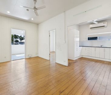 Queenslander on a large block, close to town! - Photo 4