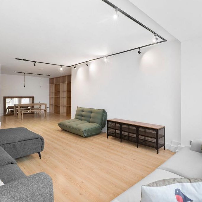 3 bedroom flat to rent - Photo 1