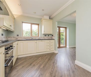 4 bed House - Detached To Let - Photo 4
