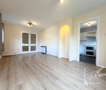 2 bedroom ground floor flat to rent - Photo 2