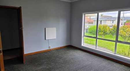 3 Bedroom Family Home in Papatoetoe - Photo 4