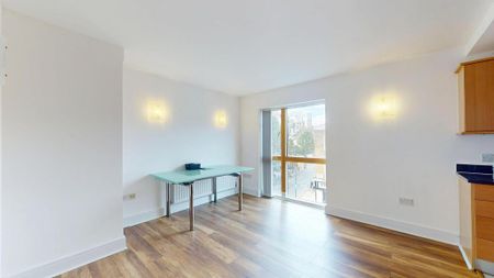 3 bedroom flat to rent - Photo 3