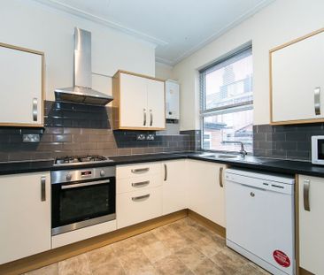 Hessle View, Hyde Park, Leeds - Photo 2