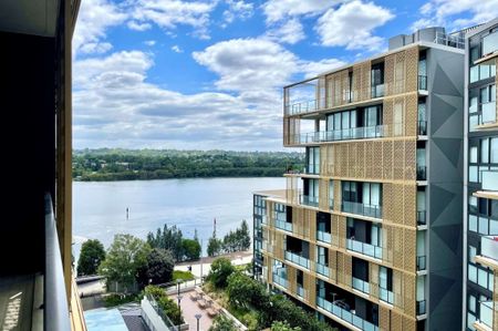 Nearly Brand New 2 Bedroom Apartment with water view - To be the first Inspection! - Photo 2