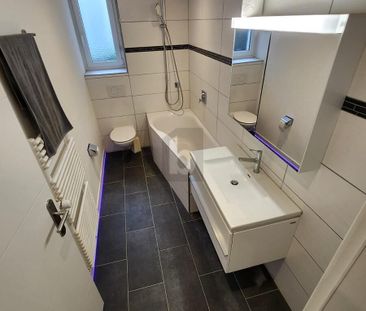 MODERN MIT GROSSEM GARTEN UND TERRASSE - Photo 3