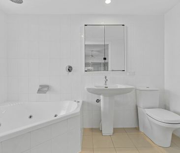 Modern Beachside Living in Prime Coolangatta Location! - Photo 6