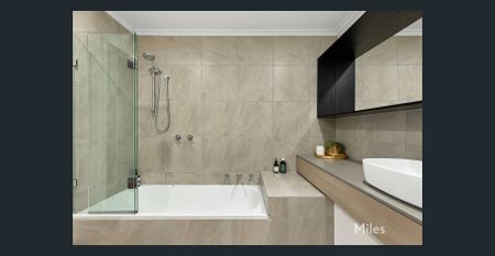 IMPRESSIVE TOWNHOUSE IN IDEAL LOCATION - Photo 4