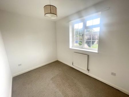 4 bedroom detached house to rent - Photo 3