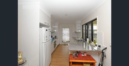 Modern Family Home in Wondunna - Photo 4